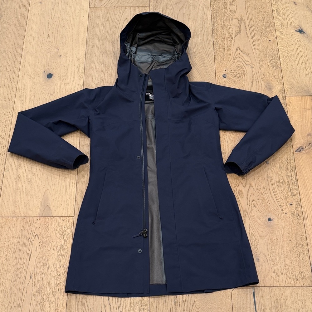 Arc'teryx Navy Blue Hooded Goretex Rain Jacket
